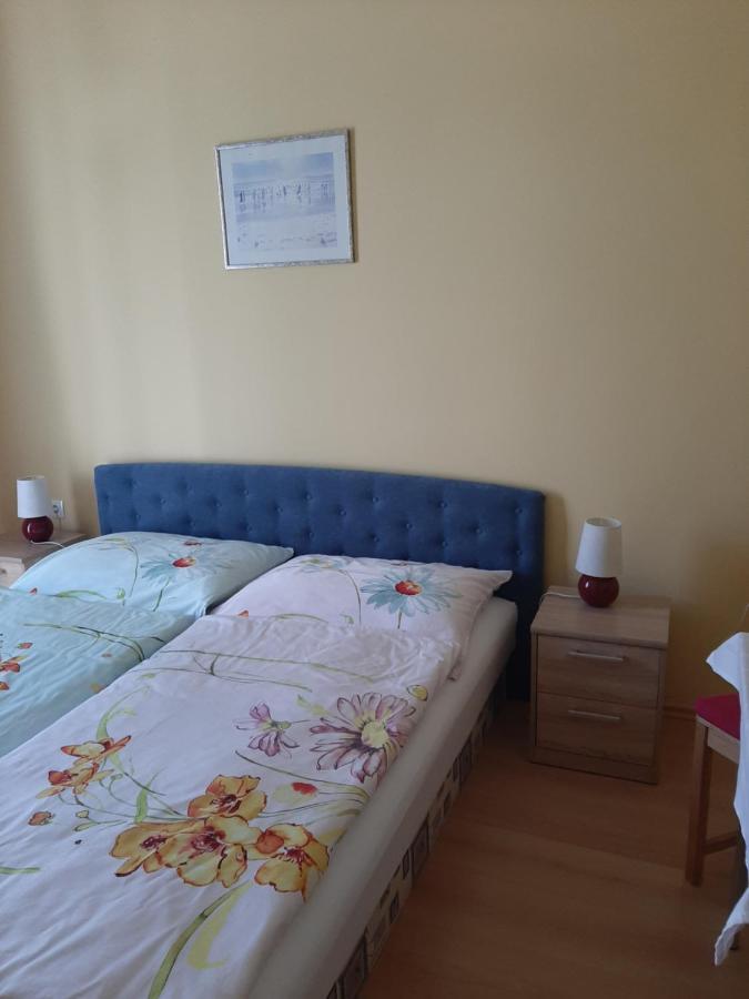 Kondics Apartmanhaz Sarvar Ngoại thất bức ảnh