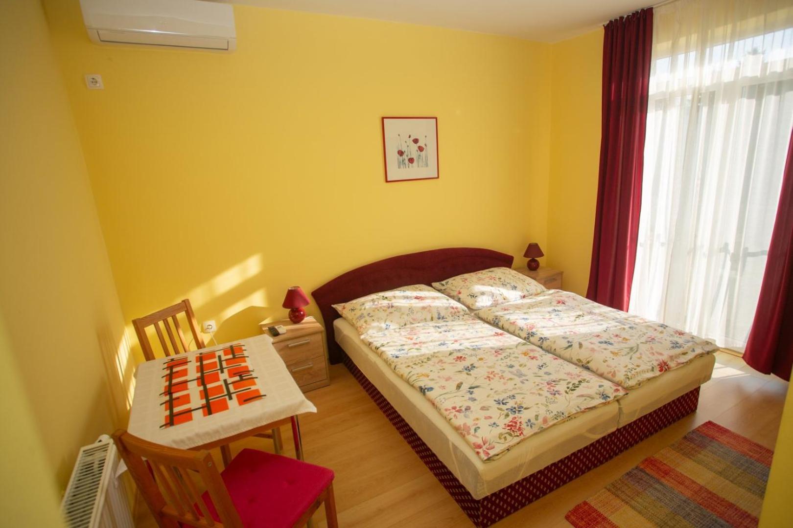 Kondics Apartmanhaz Sarvar Ngoại thất bức ảnh