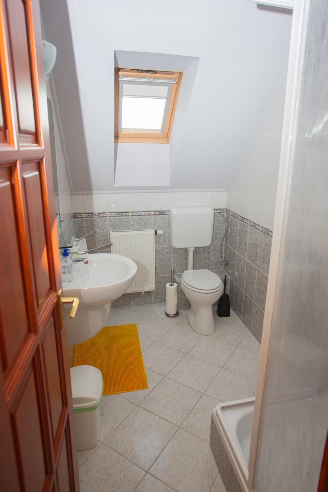 Kondics Apartmanhaz Sarvar Ngoại thất bức ảnh