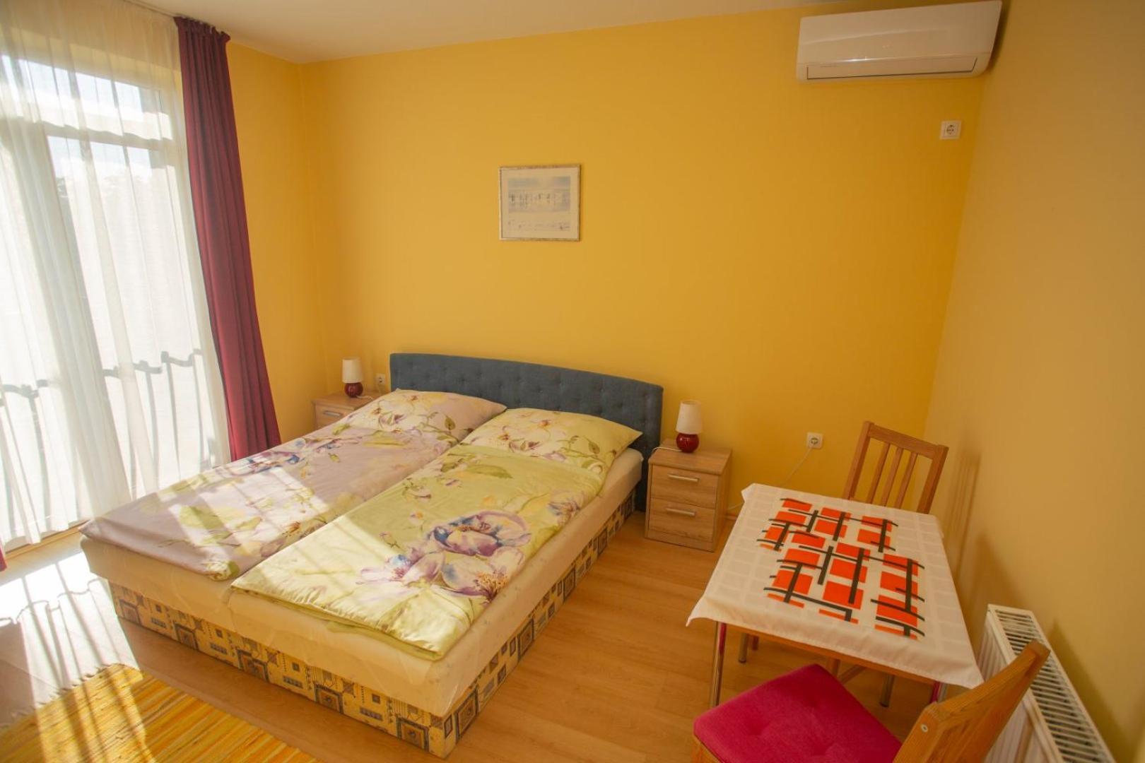Kondics Apartmanhaz Sarvar Ngoại thất bức ảnh