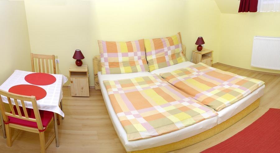 Kondics Apartmanhaz Sarvar Phòng bức ảnh