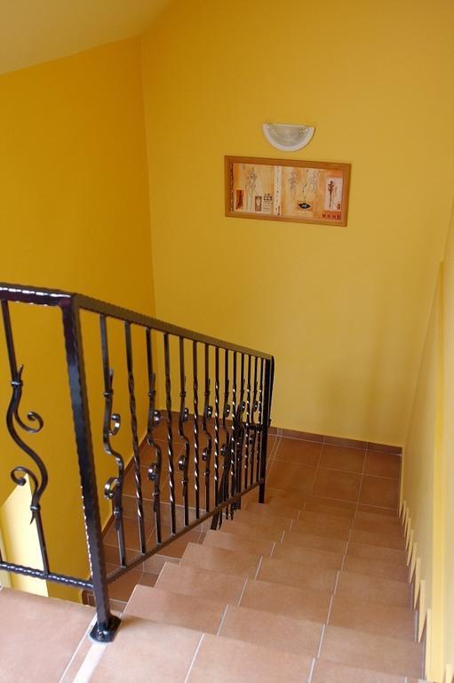 Kondics Apartmanhaz Sarvar Ngoại thất bức ảnh