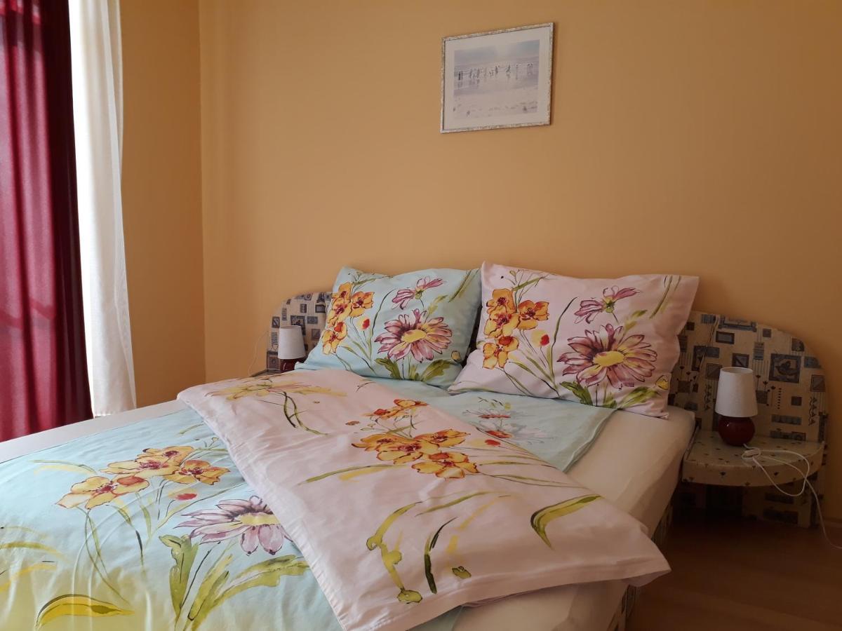 Kondics Apartmanhaz Sarvar Ngoại thất bức ảnh