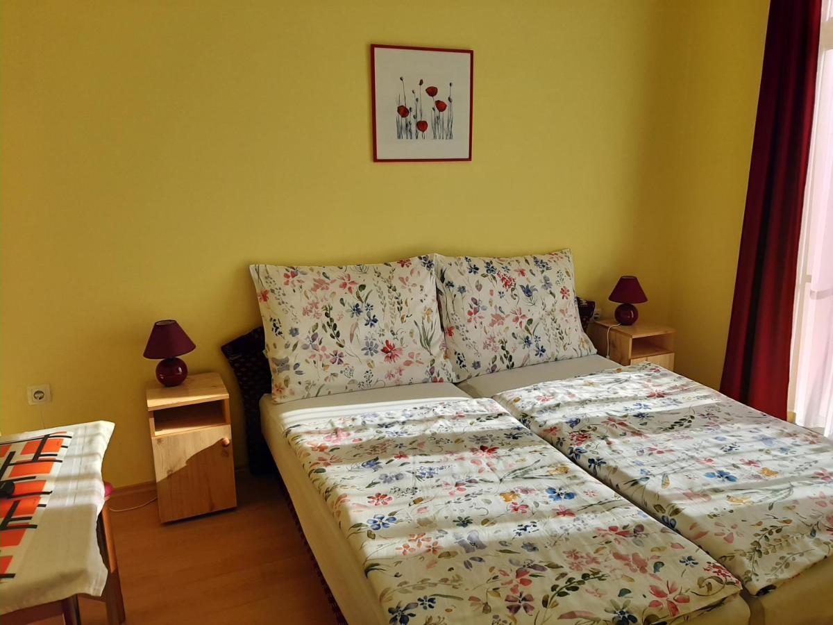 Kondics Apartmanhaz Sarvar Ngoại thất bức ảnh